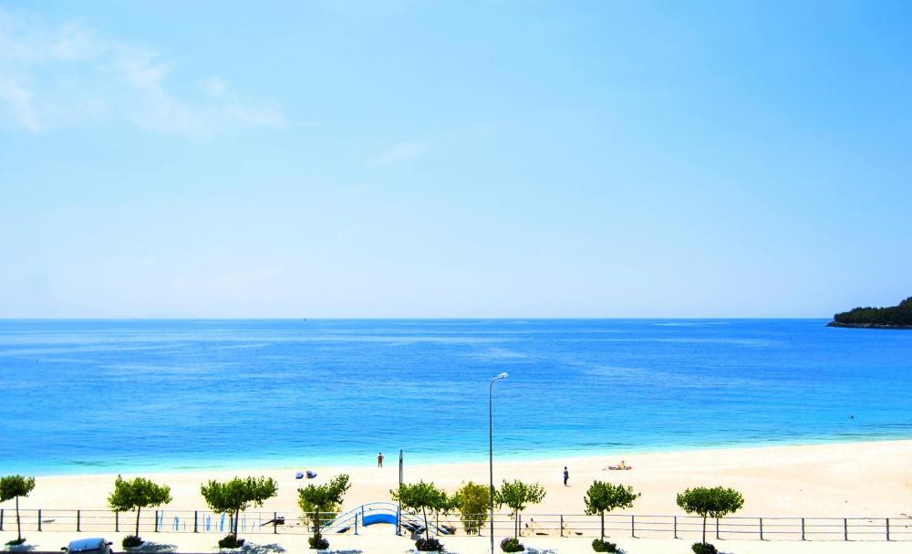 Family Room with Balcony and Sea View